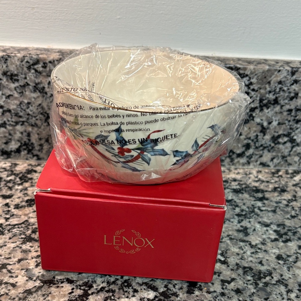 Winter Greeting Lenox Bowl.